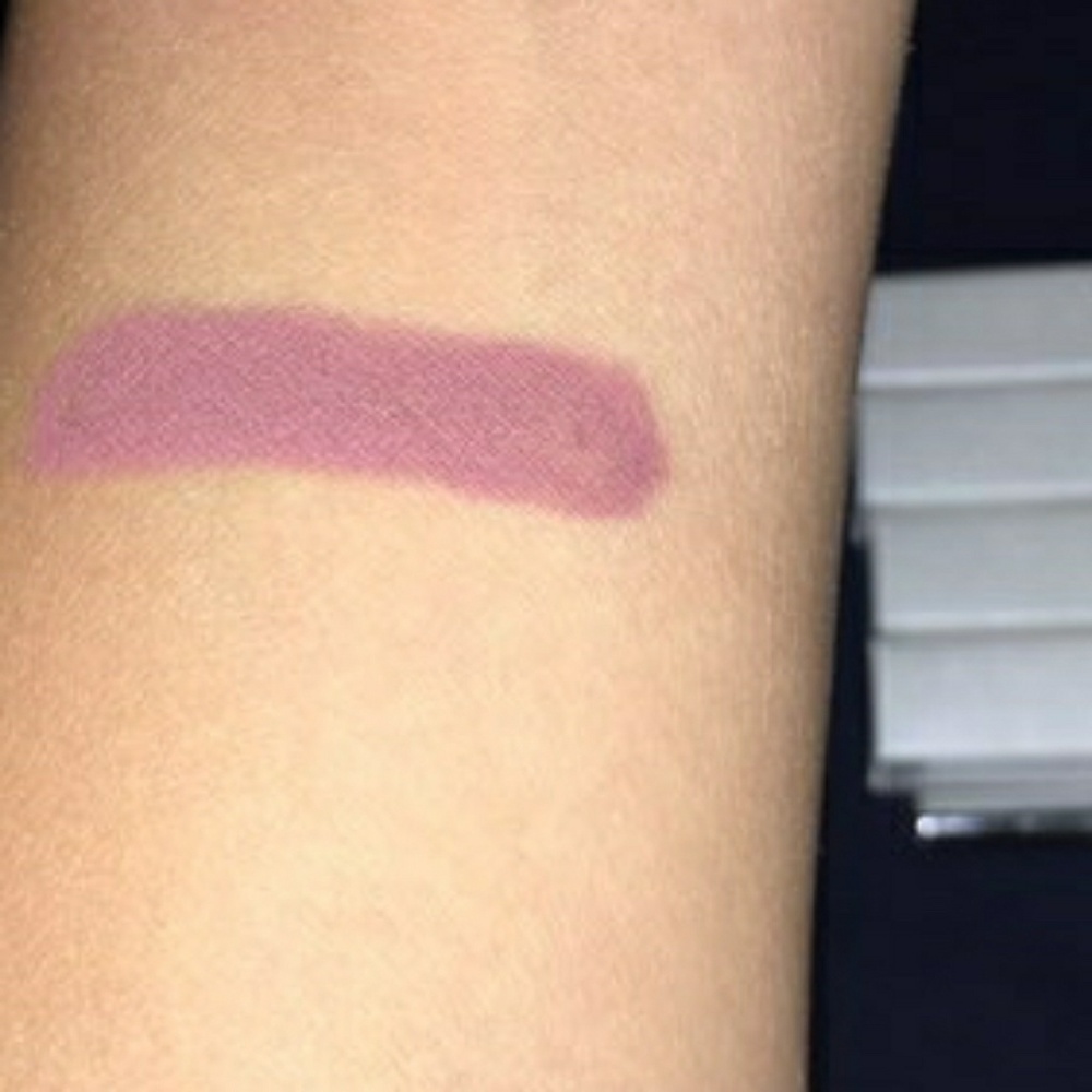 Makeup - Picture 3 of 4